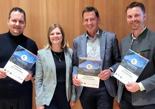 Neue Willkommensmappen in den Gemeinden